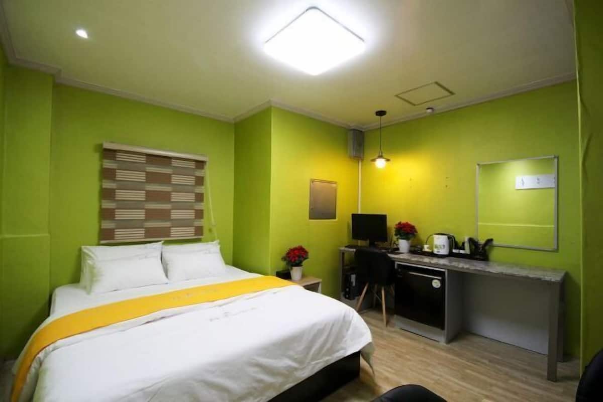 Bureau, Wi-Fi gratuit, draps fournis