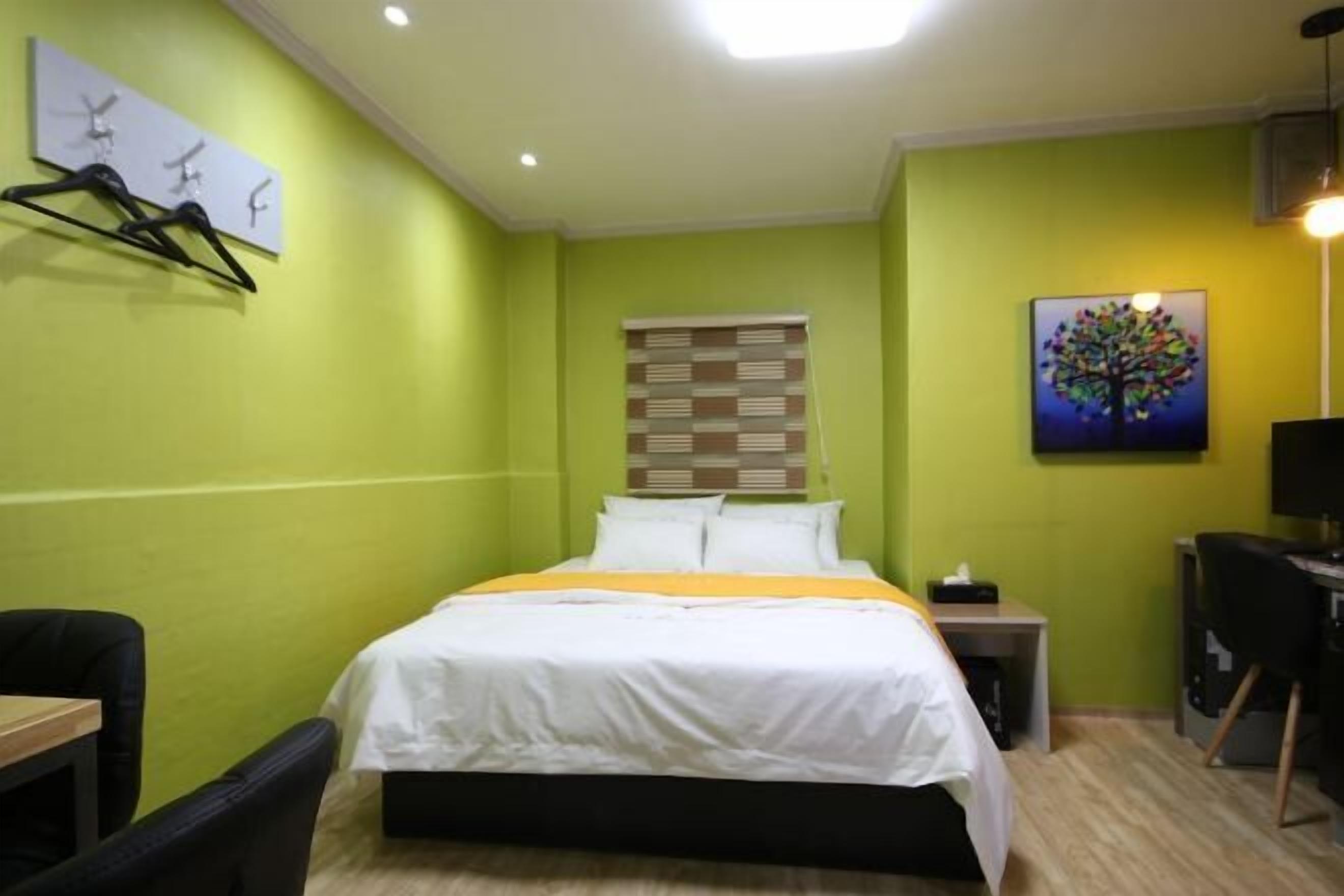 Escrivaninha, Wi-Fi de cortesia, roupa de cama