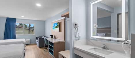 Huone, 2 keskisuurta parisänkyä, tupakointi kielletty | Kylpyhuoneen pesuallas