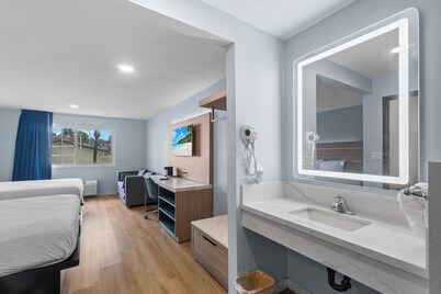 Travelodge by Wyndham Fairplex Pomona