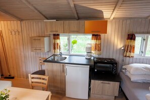 Economy Cabin, Non Smoking | Private kitchen