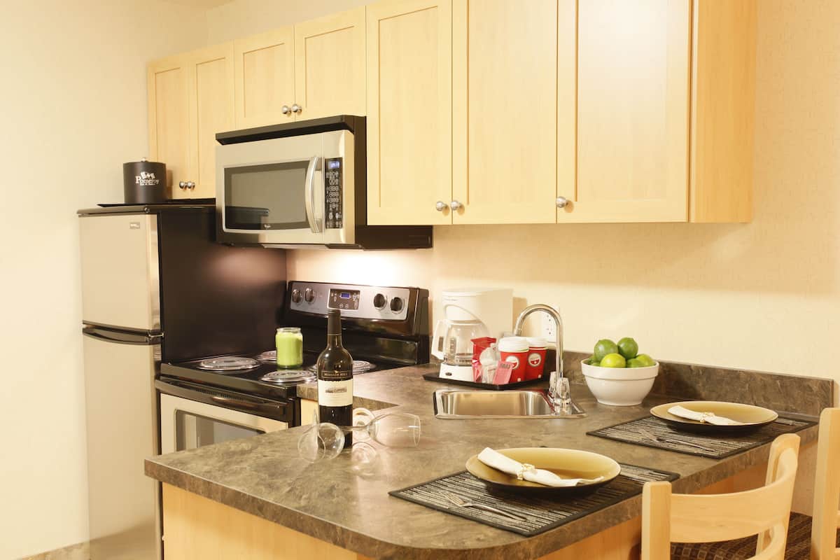 microwave, coffee/tea maker