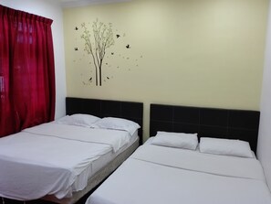 Deluxe Family with Shared Bathroom | Free WiFi - Baan Talay Homestay by the Beach (George Town)