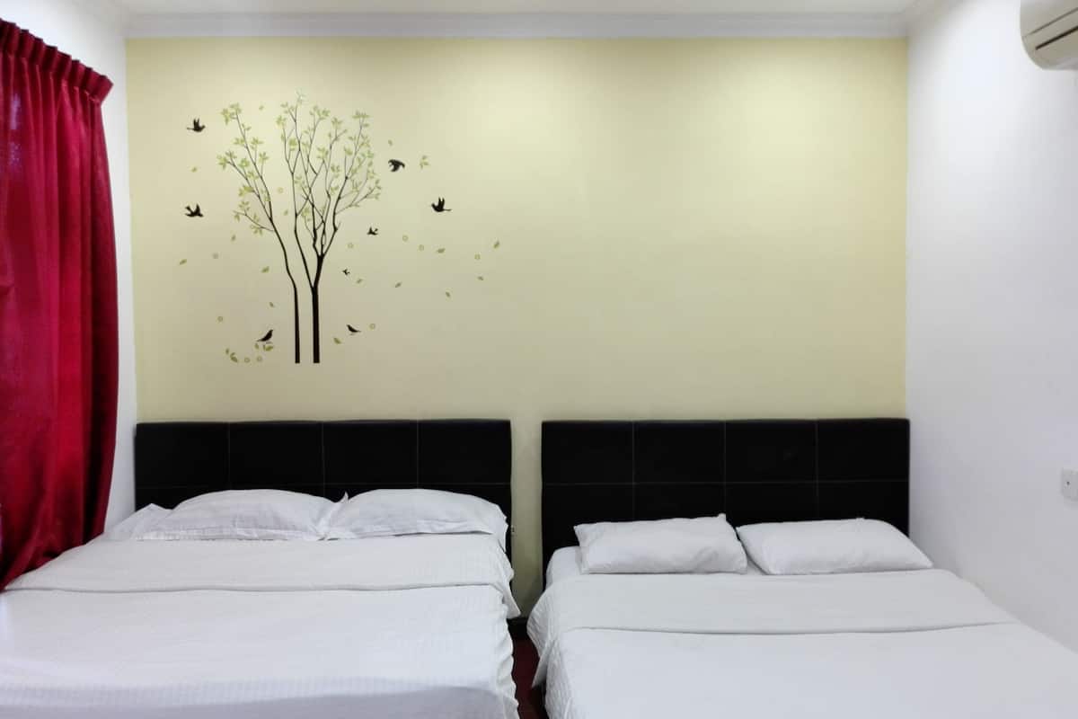 Deluxe Family with Shared Bathroom | Free WiFi