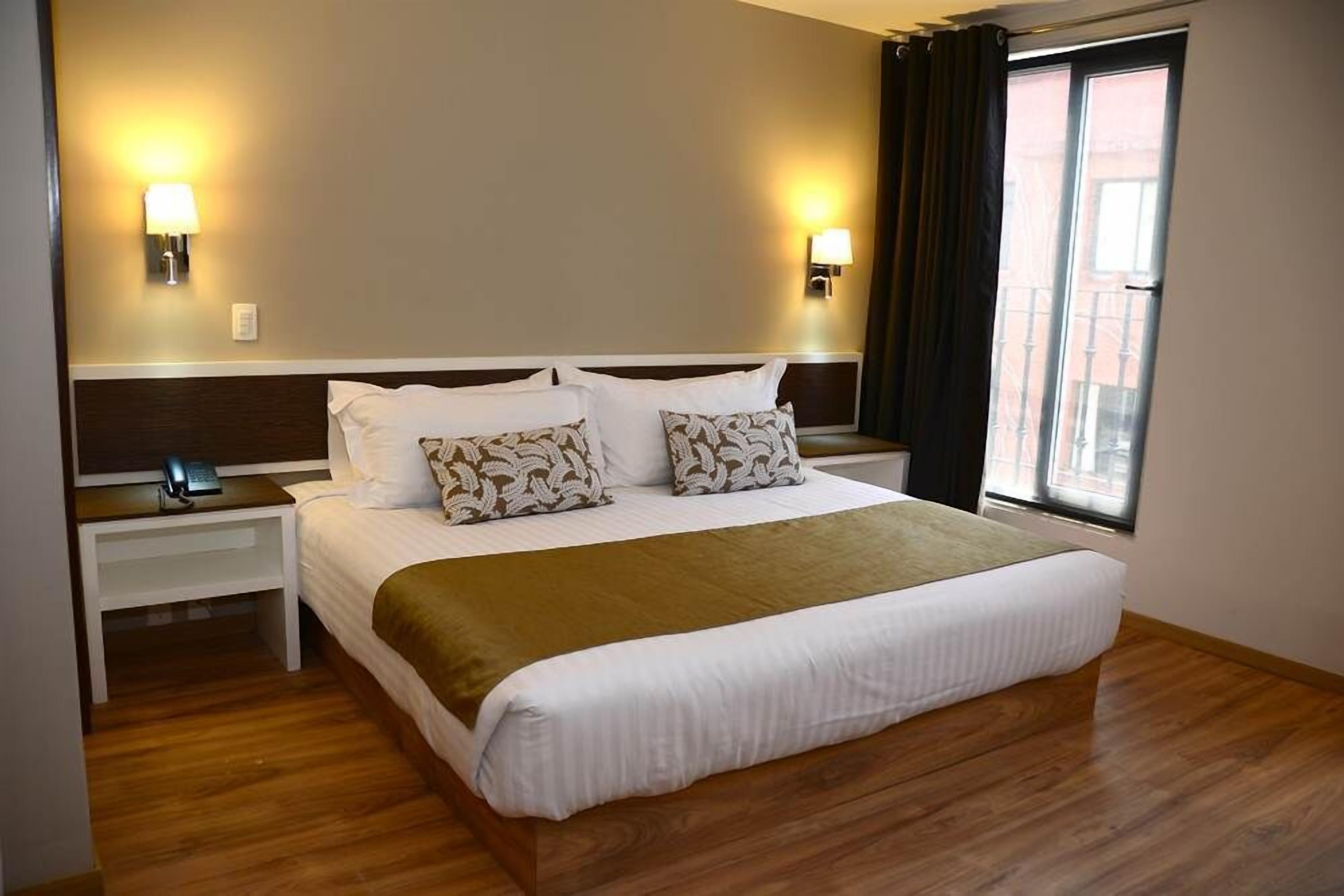 in-room safe, laptop workspace, blackout curtains, soundproofing