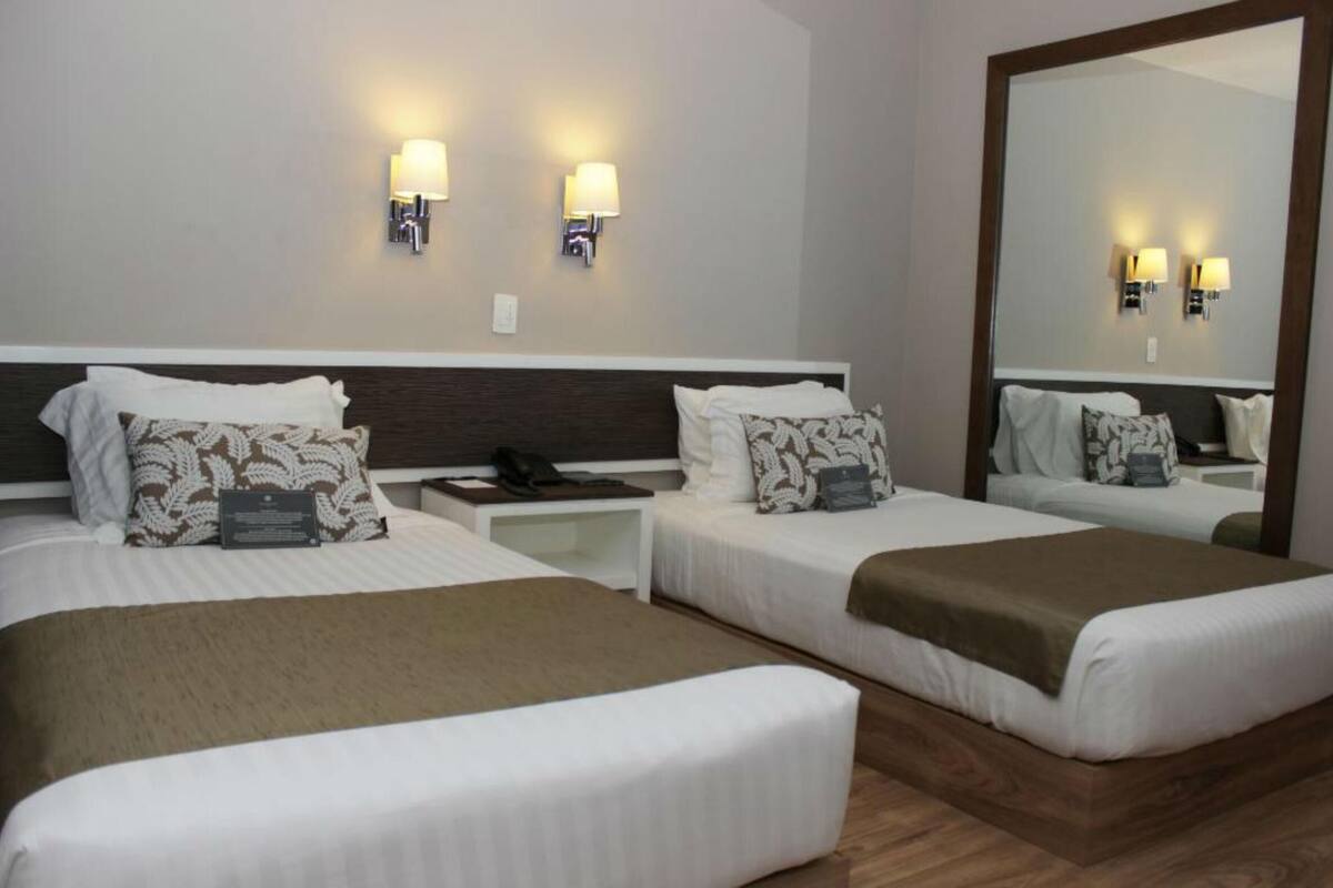 In-room safe, laptop workspace, blackout curtains