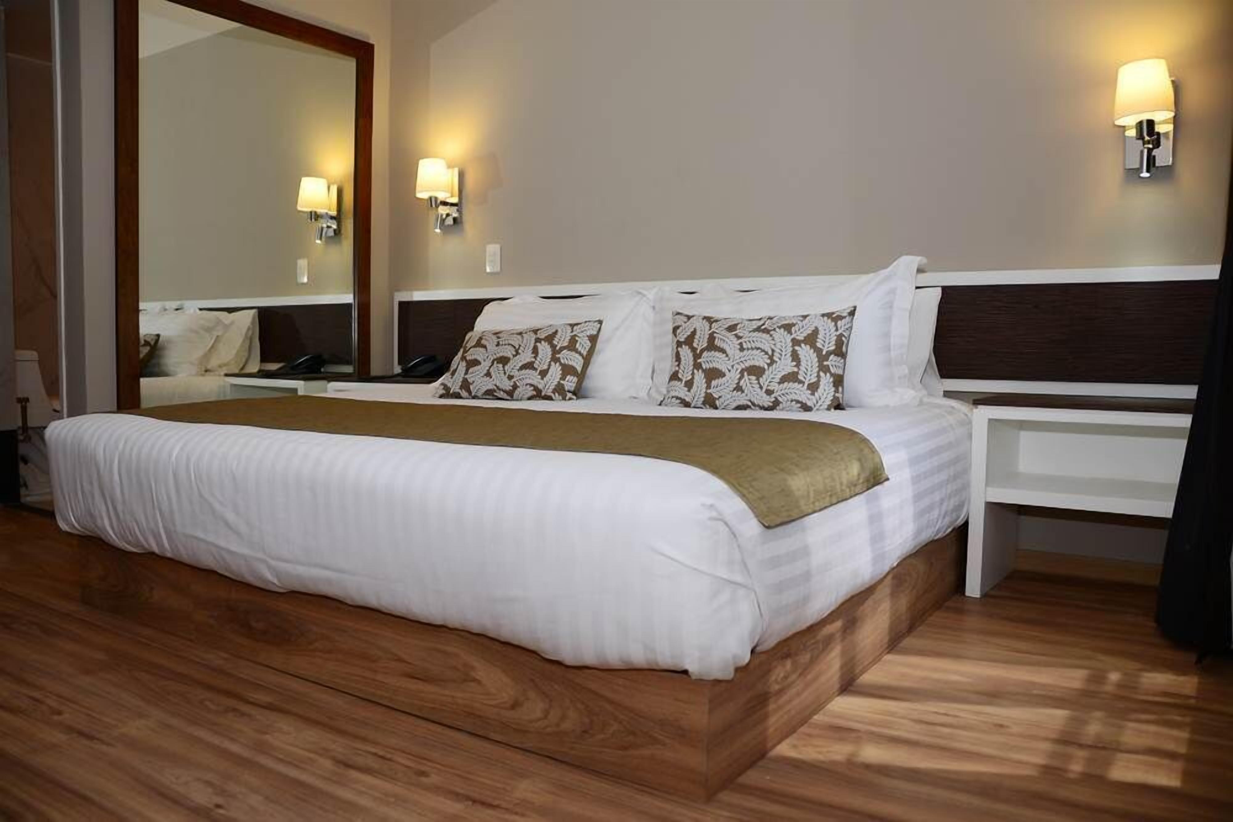 in-room safe, laptop workspace, blackout curtains, soundproofing