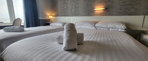 Iron/ironing board, free WiFi, bed sheets - Blenheim Mount Hotel (Blackpool)