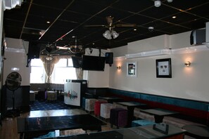Bar (on property) - Blenheim Mount Hotel (Blackpool)
