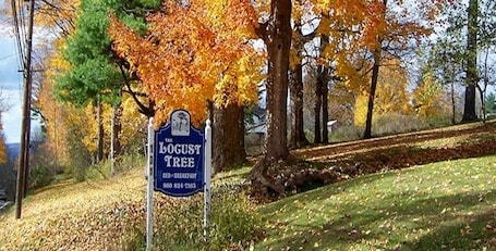 Fachada. Locust Tree Bed and Breakfast LLC