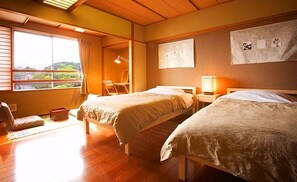 خزنة داخل الغرفة ومكواة/لوح كي وواي فاي مجانًا وملاءات أسرّة