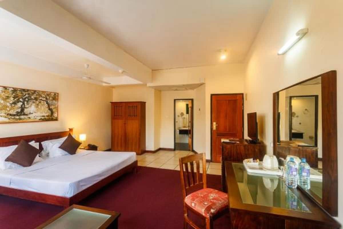 Deluxe Quadruple Room | Minibar, in-room safe, desk, soundproofing