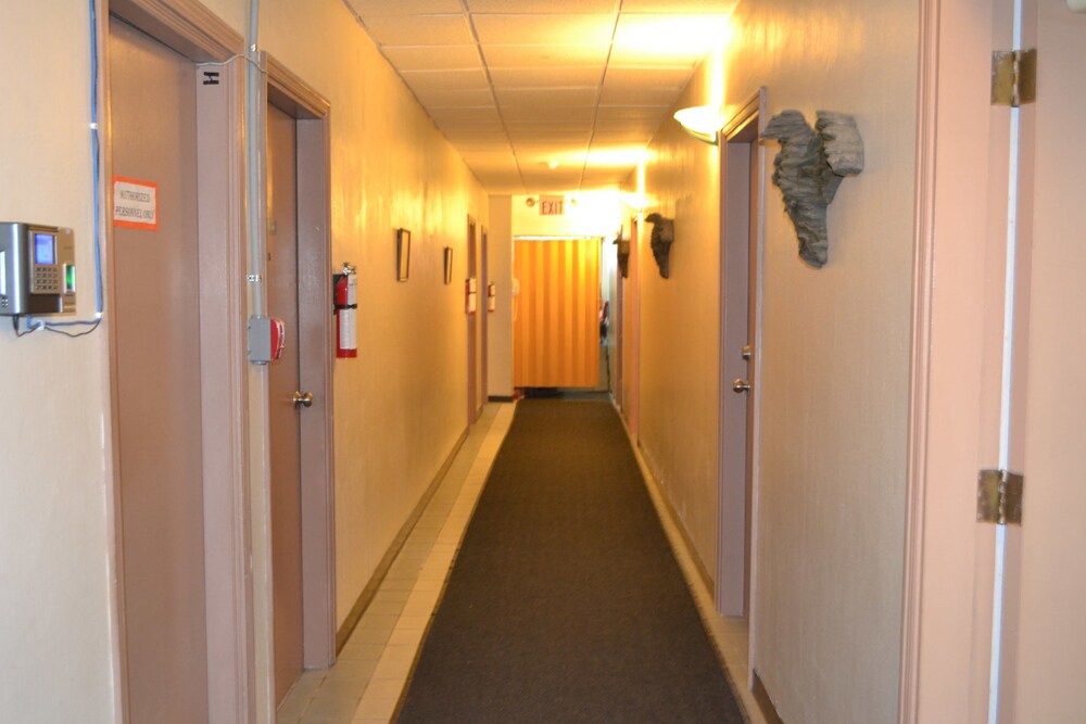 West Plaza By the Sea by null