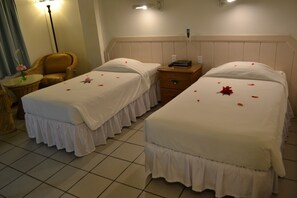 标准房 | 1 多间卧室、客房内保险箱、办公桌、熨斗/熨板