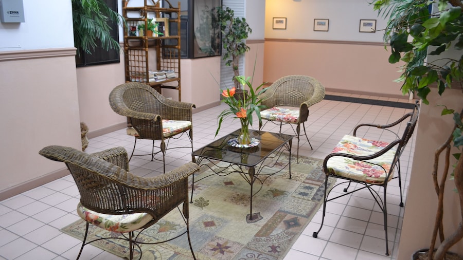 West Plaza Hotel Desekel