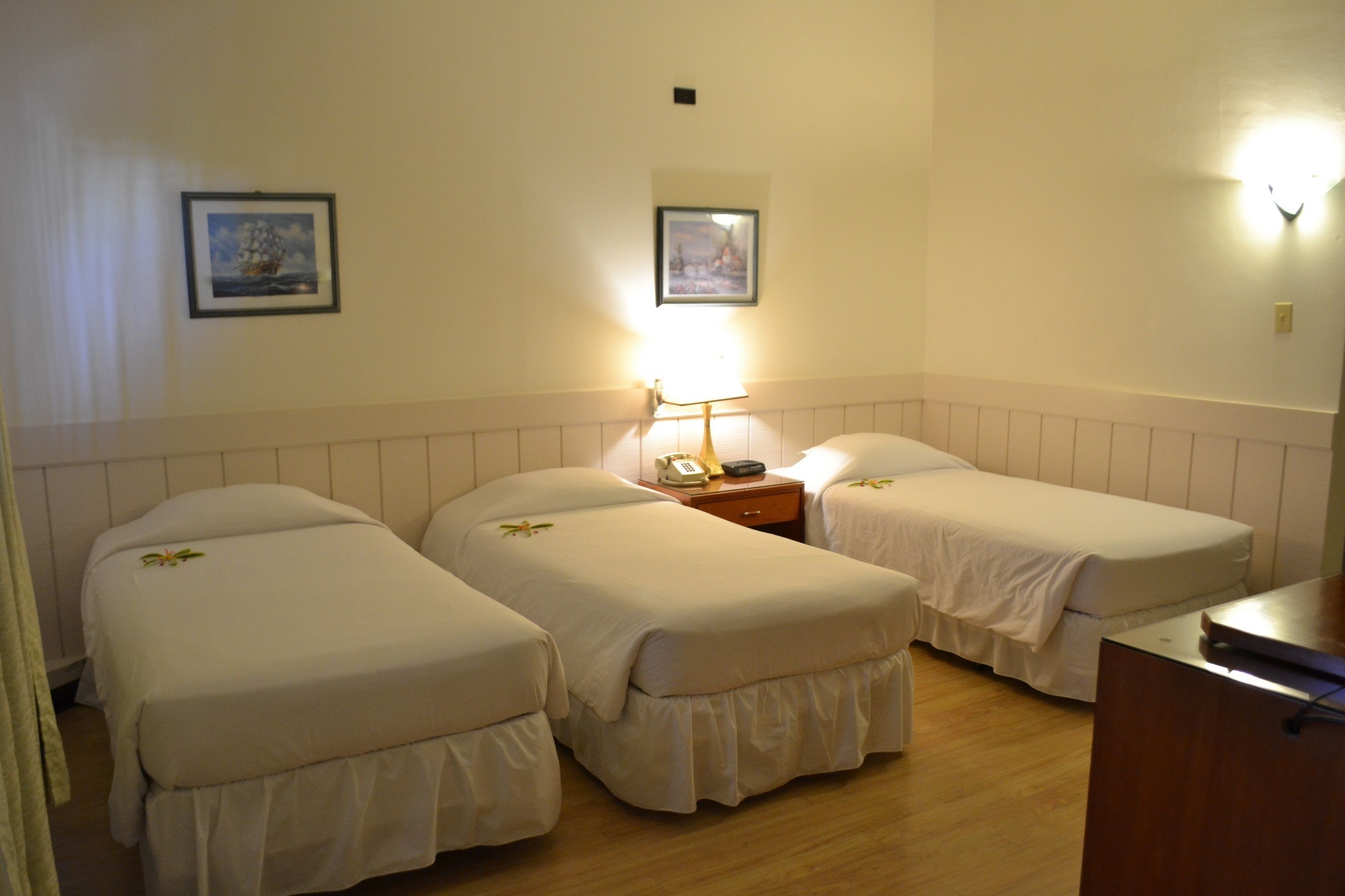 標準客房 | 羽絨被、房內夾萬、獨特裝修、書桌