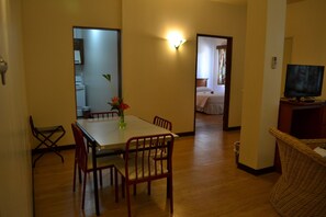 套房, 1 间卧室 | 客房内用餐