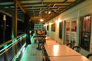 Aamiainen, lounas ja illallinen; fuusiokeittiö, näkymät valtamerelle 