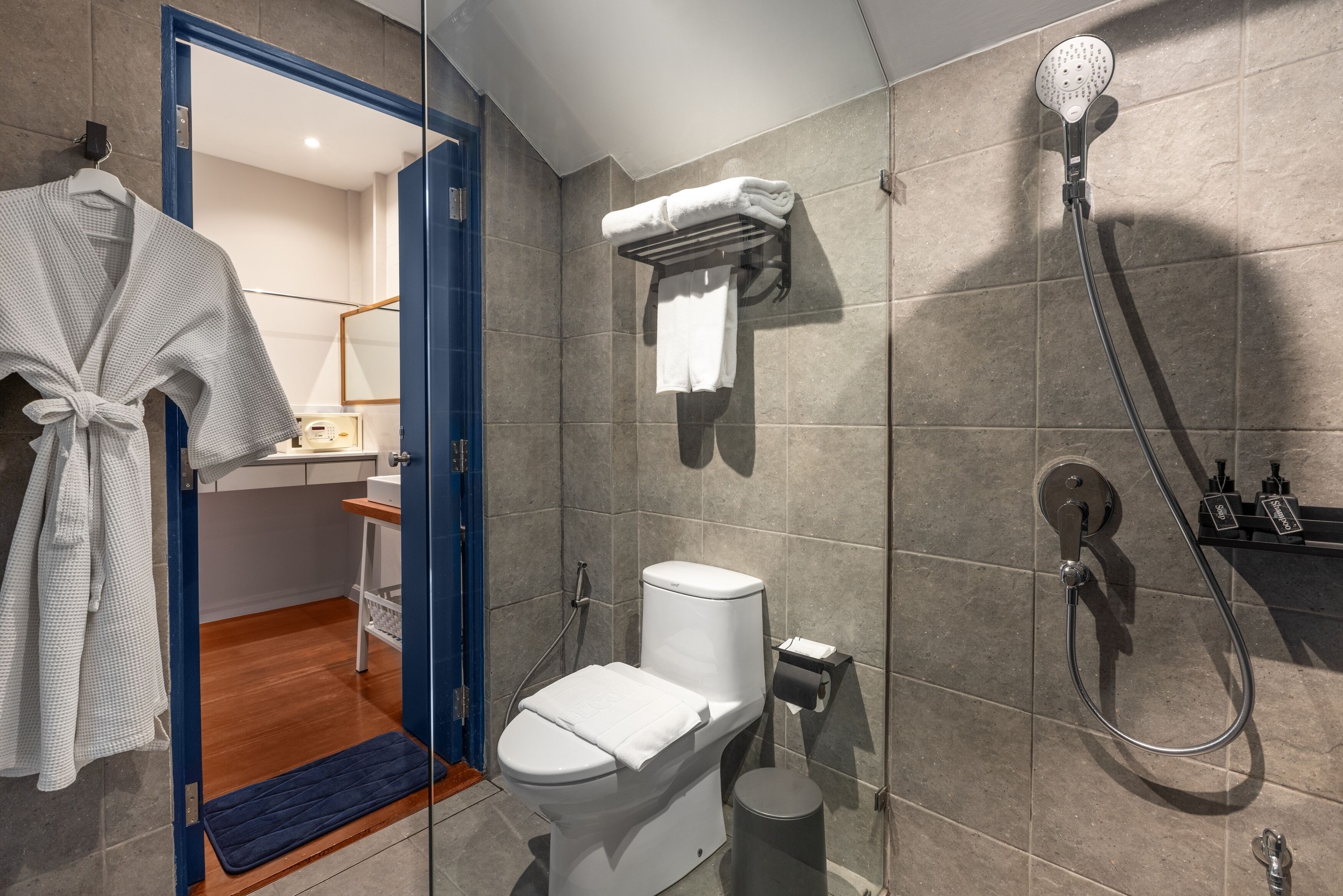 villa, river view | bathroom | shower, free toiletries, hair dryer, towels