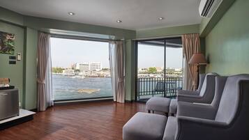 Suite, vista al río, en esquina | Vista desde la habitación