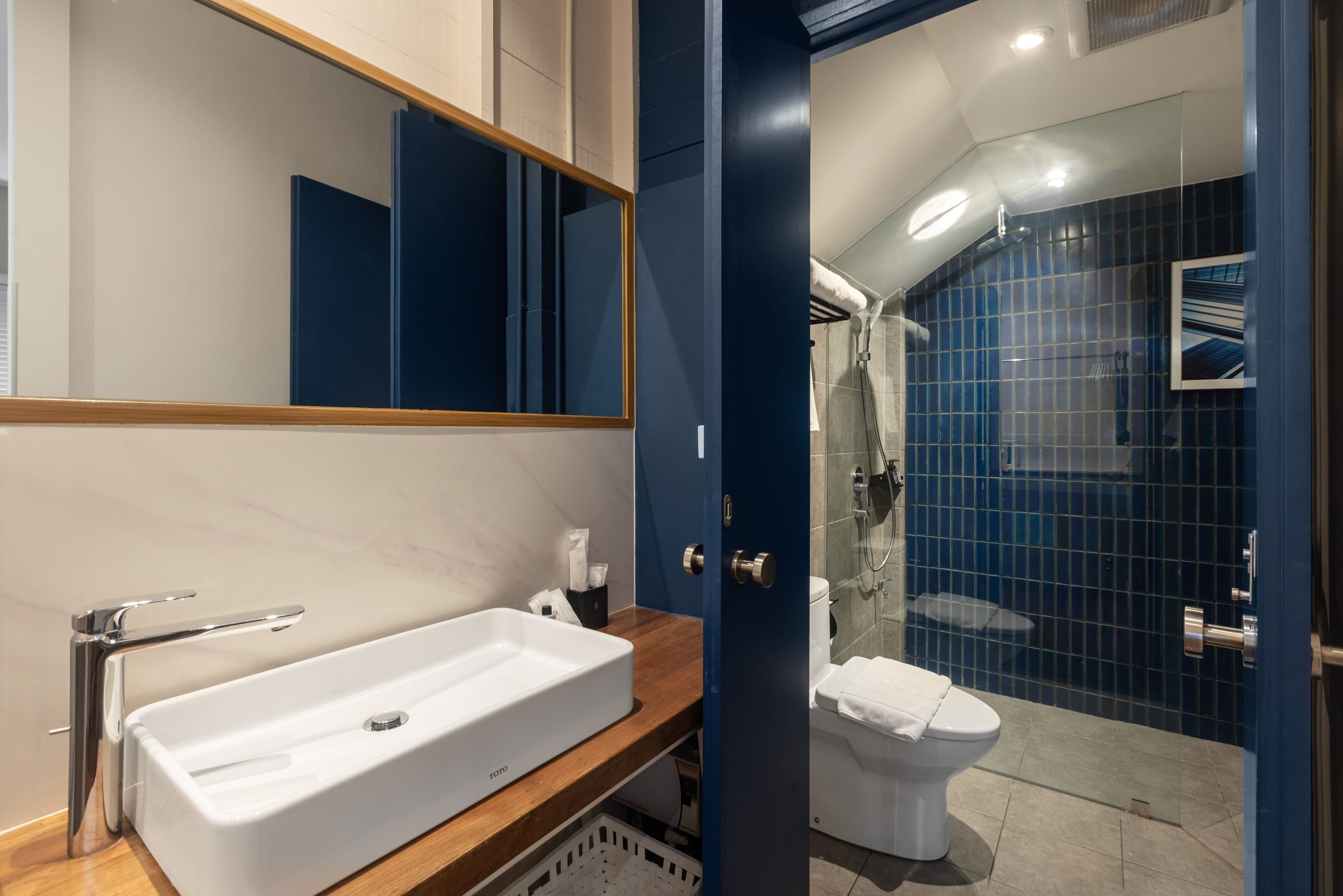 villa, river view | bathroom | shower, free toiletries, hair dryer, towels