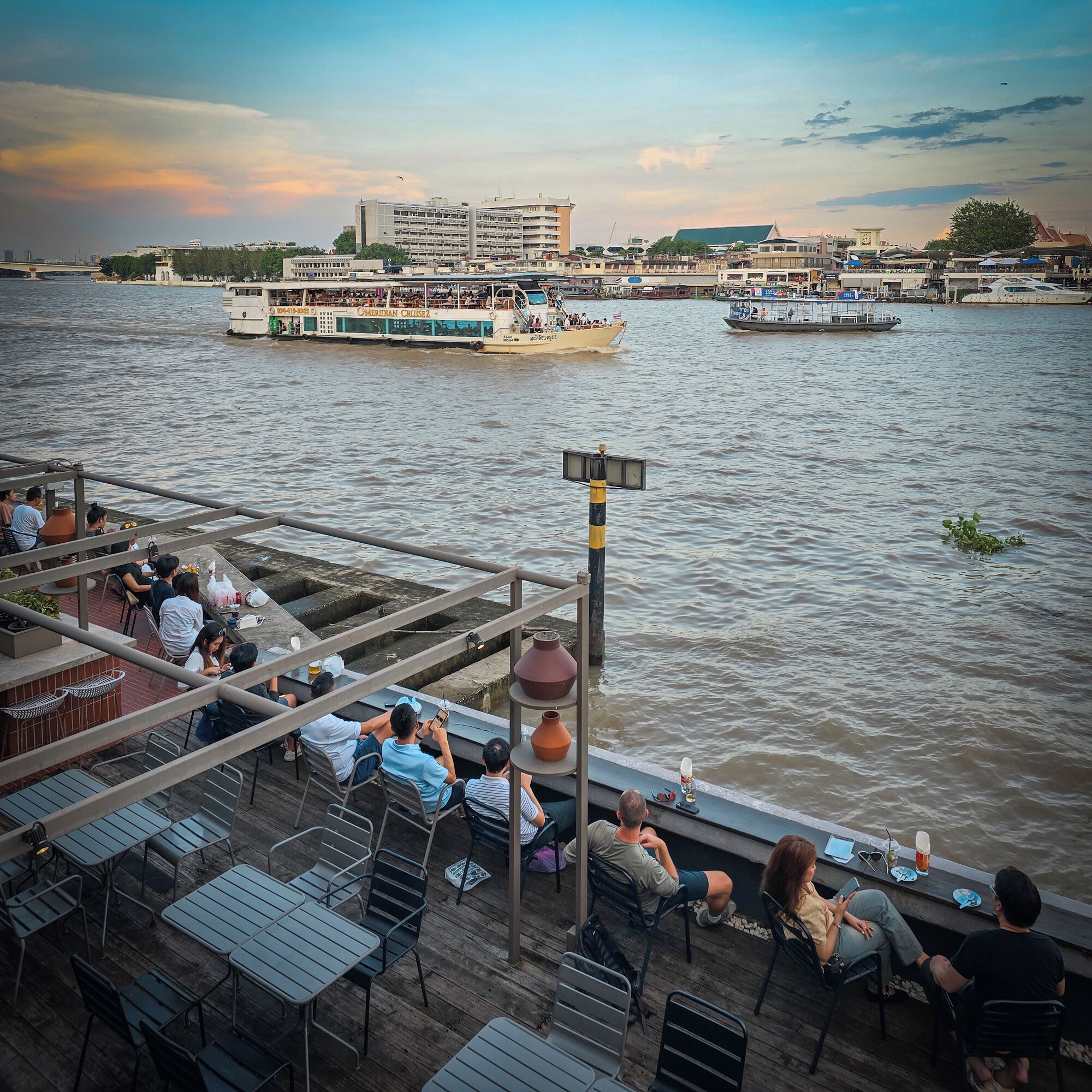 lunch and dinner served, thai cuisine