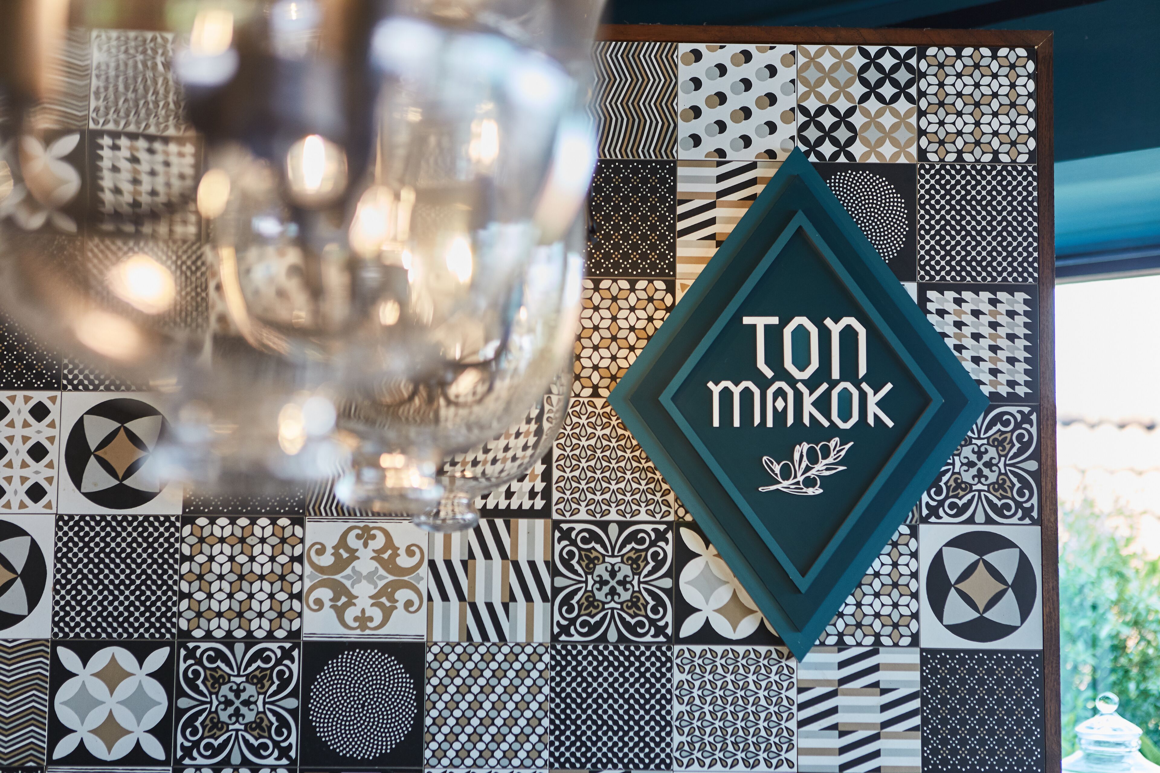 lunch and dinner served, thai cuisine