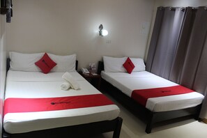 Habitación doble Deluxe, 2 camas Queen size | Caja de seguridad en la habitación y wifi gratis 