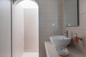 Superior Quadruple Room | Bathroom | Shower, free toiletries, hair dryer, towels - Thira's Dolphin (Santorini)