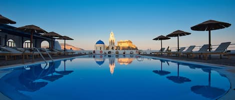 Outdoor pool, open 8:00 AM to 8:00 PM, pool umbrellas, sun loungers