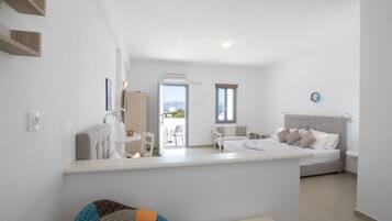 Habitación triple superior | Sistema de insonorización y tabla de planchar con plancha