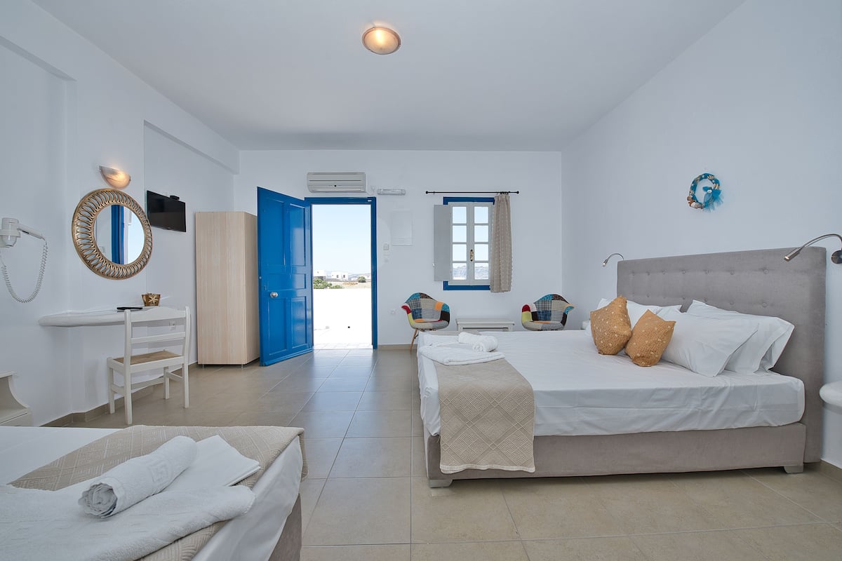 superior triple room | 1 bedroom, soundproofing, iron/ironing board, free cots/infant beds