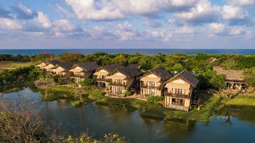 Lagoon Cabin | ์ด์งํธ์ฐ ๋ฉด ์ํธ, ๊ณ ๊ธ ์นจ๊ตฌ, ๋ฏธ๋๋ฐ, ๊ฐ์ค ๋ด ๊ธ๊ณ