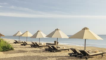 Beach nearby, sun loungers, beach umbrellas, beach towels