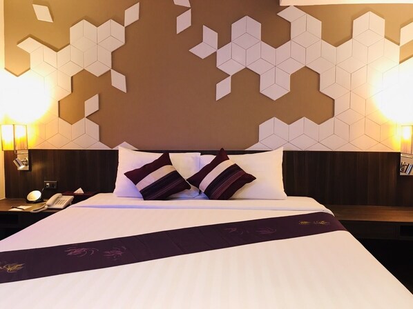 迷你吧、書桌、遮光布/窗簾、免��費無線上網