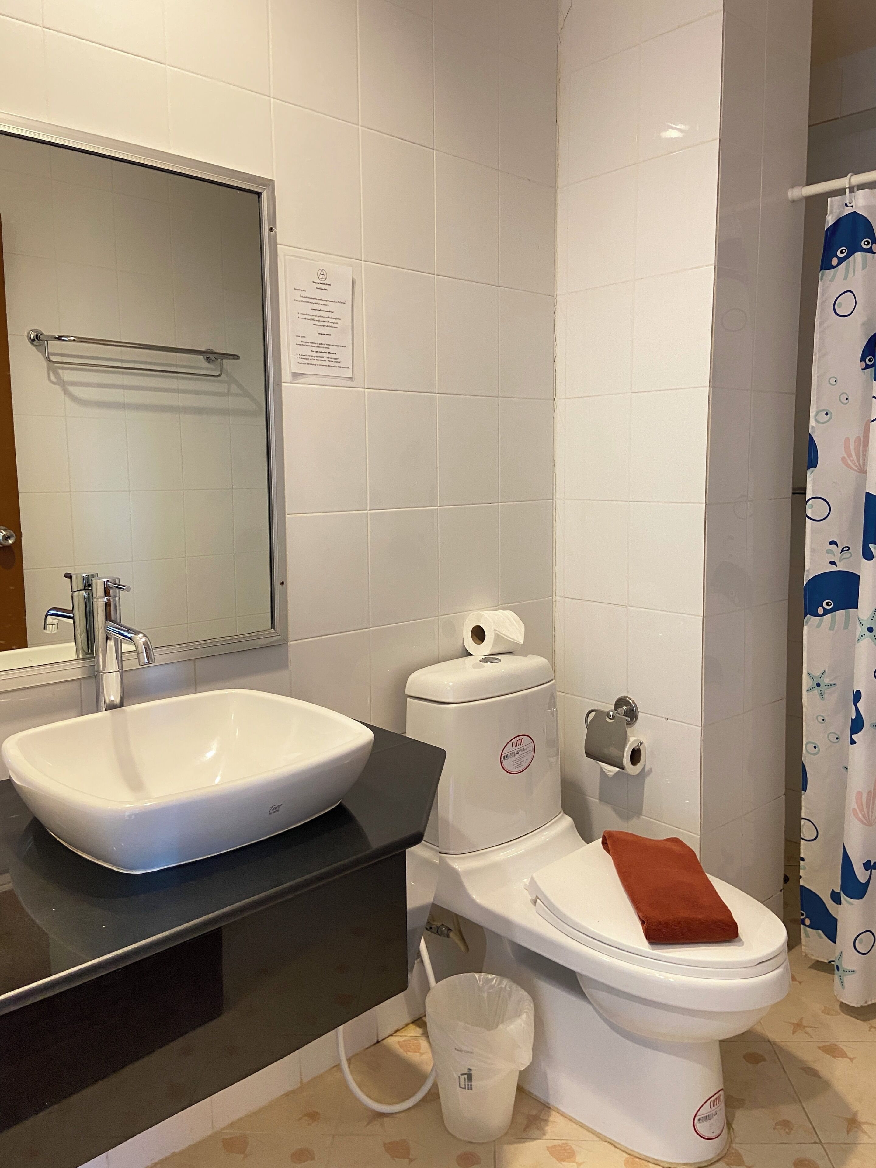 junior double room | bathroom | shower, free toiletries, hair dryer, towels