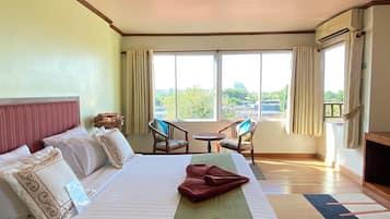 Junior Double Room | Minibar, desk, blackout curtains, free WiFi
