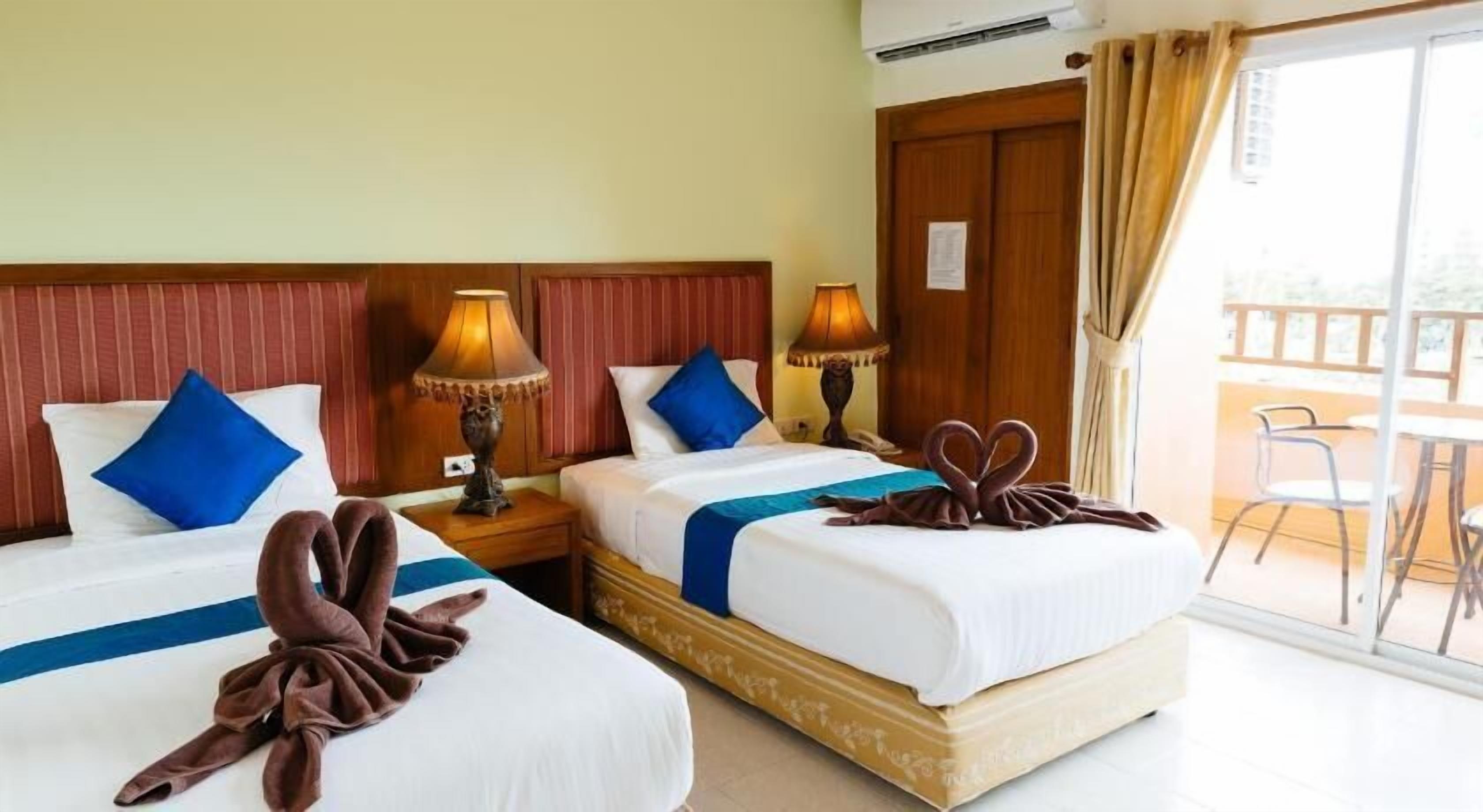 มินิบาร์, โต๊ะทำงาน, ผ้าม่านกันแสง, Wi-Fi ฟรี