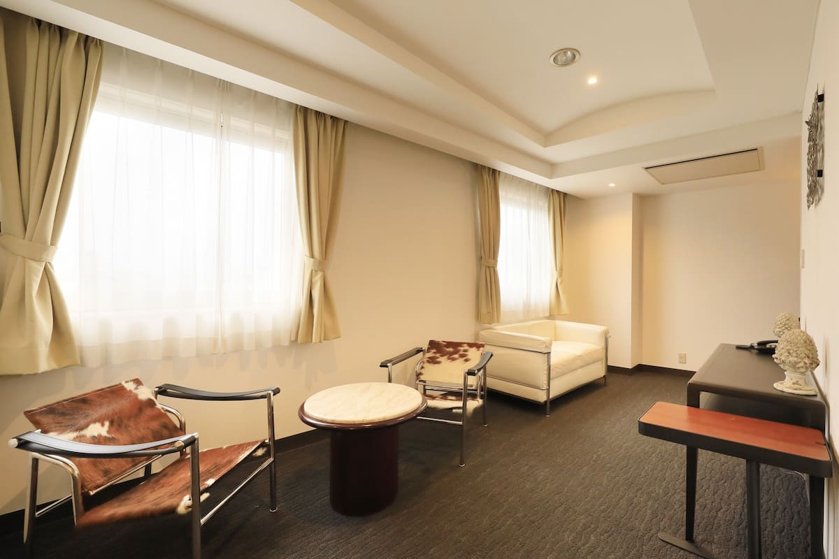 1 bedroom, desk, free wifi