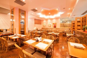 Breakfast, lunch and dinner served - Atsugi Urban Hotel (Atsugi)