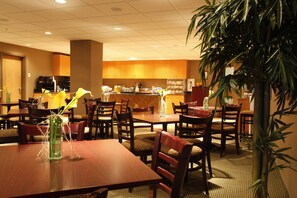 Free daily buffet breakfast  - Pomeroy Inn & Suites Fort St. John (Fort St. John)