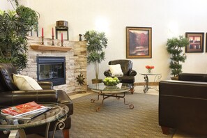 Lobby sitting area - Pomeroy Inn & Suites Fort St. John (Fort St. John)