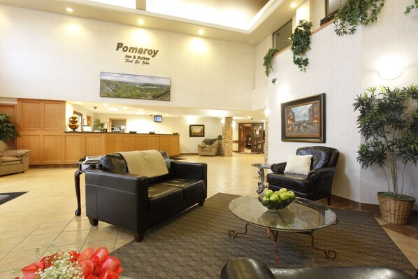Lobby sitting area - Pomeroy Inn & Suites Fort St. John (Fort St. John)