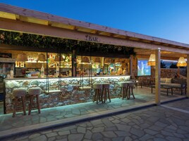 Bar (en la propiedad)