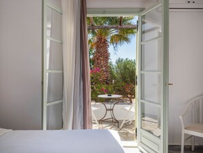 Connecting Rooms | Quang cảnh vườn
