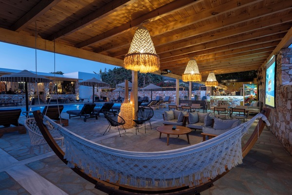 Poolside bar