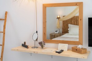 Phòng Superior | Bộ đồ giường cao cấp, minibar, két bảo mật tại phòng, bàn 