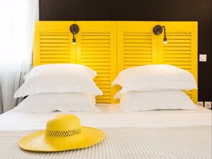 Standard Double Room (Yellow) - Evi Rooms (Paros)
