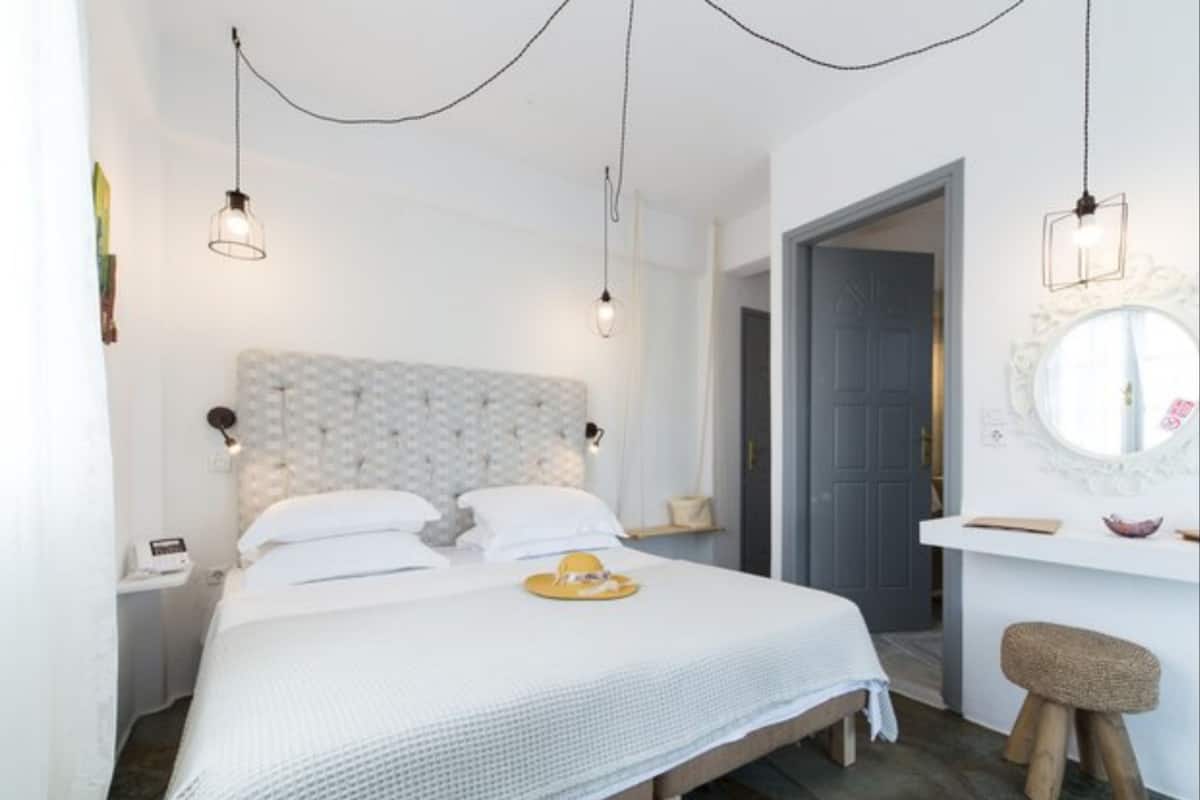 Chambre Double Standard (Grey) | Literie hypoallergénique, décoration personnalisée