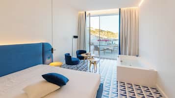 Panoramic Suite, 1 Queen Bed, Hot Tub, Sea View | Premium bedding, minibar, in-room safe, soundproofing